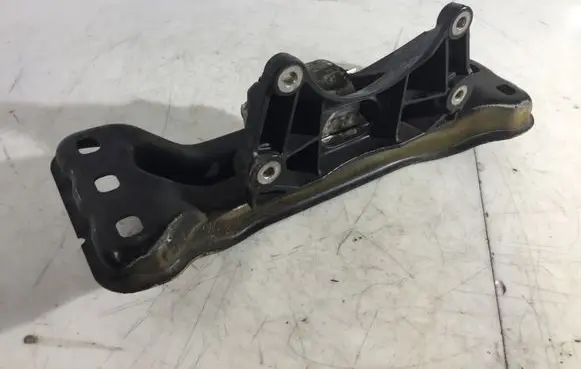 Mercedes-Benz E W238 Engine mount bracket A2132406100