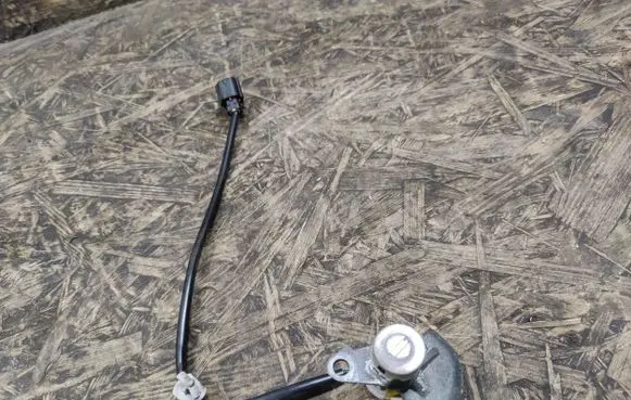 KIA Magentis Front door lock (next to the handle) 