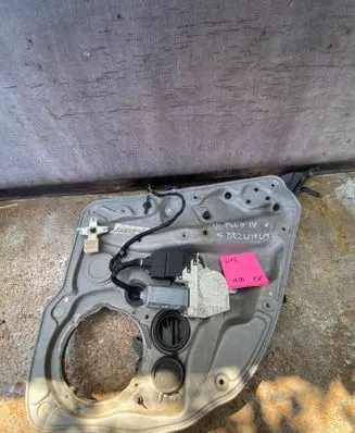 Volkswagen Polo IV 9N3 Rear door window regulator with motor 116694 1J4839730H