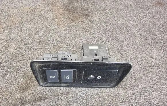 Jaguar F-Pace Tailgate opening switch HK8311654DB
