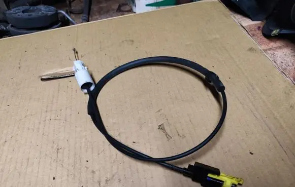 Chrysler 300 - 300C Gear shift cable linkage 04779357AA