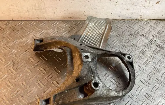 Porsche Macan (95B) Engine mounting bracket 95B399331B