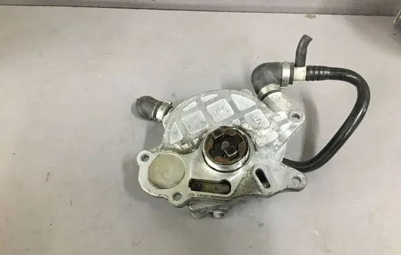 Audi A4 S4 B8 8K Vacuum pump 03L145100