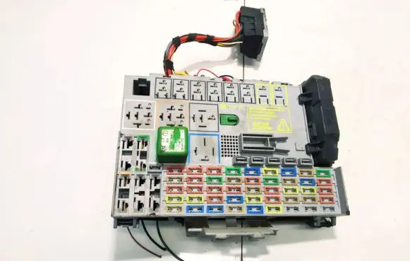 Opel Zafira A Fuse box set 24431677