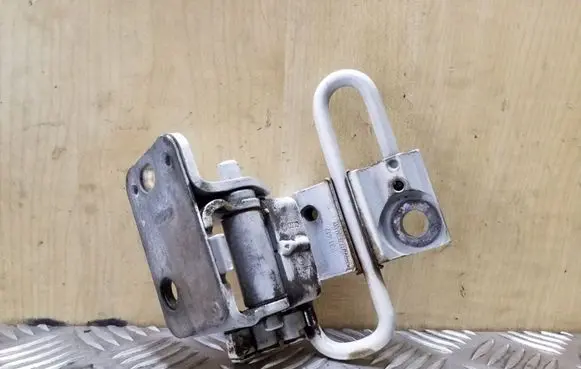 Audi TT TTS Mk2 Front door lower hinge 8J0831412