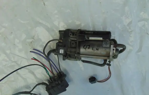 Audi Q7 4M Air suspension compressor/pump 4M0616005G