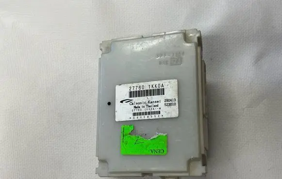 Nissan Juke I F15 Air conditioner control unit module 277601KK0A 290413 D4U08352