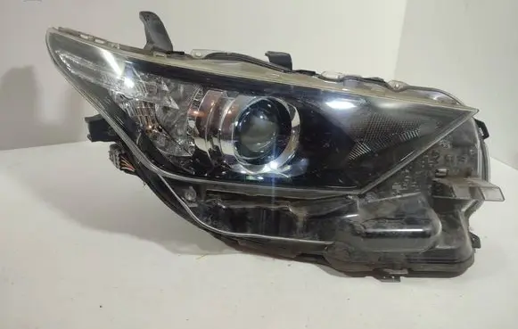 Toyota Auris E180 Headlight/headlamp 8111002K30