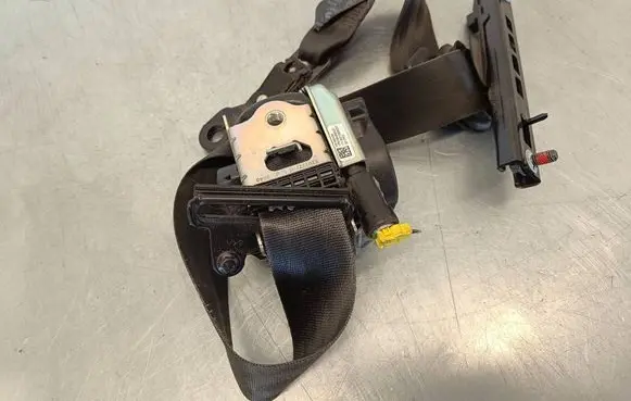Volvo V40 Front seatbelt 619857500 2967 10R00
