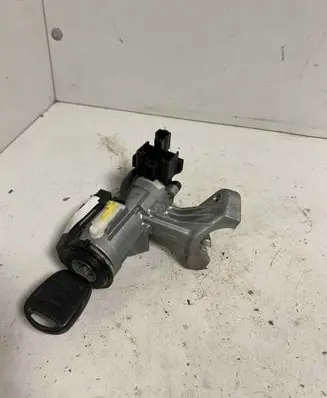 Toyota Corolla E120 E130 Ignition lock 45020024 8978302020