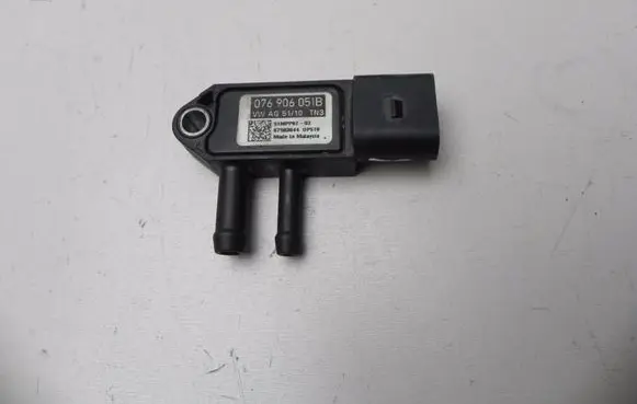 Volkswagen PASSAT B7 Turbo solenoid valve 076906051B X683