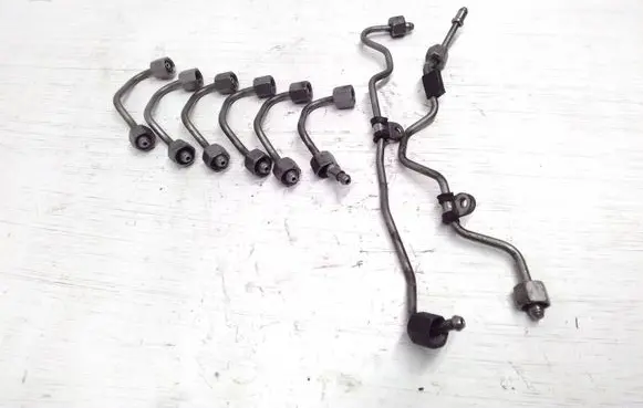 Mercedes-Benz C W204 Fuel injector supply line/pipe 