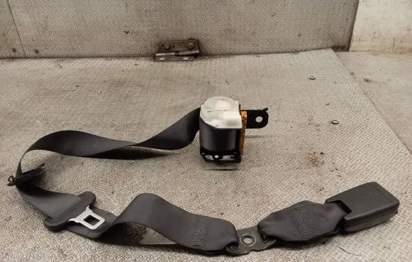 Lexus IS 220D-250-350 Middle seatbelt (rear) 