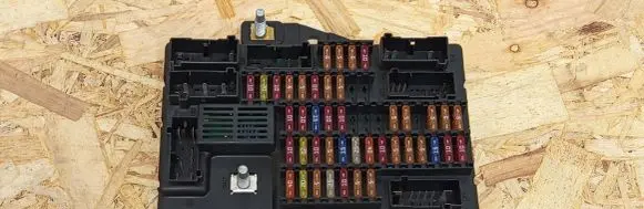 Jaguar XJ X350 Fuse module