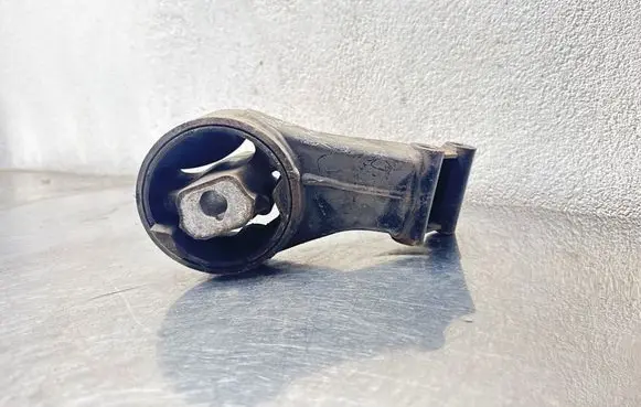 Opel Antara Engine mount bracket 84096991