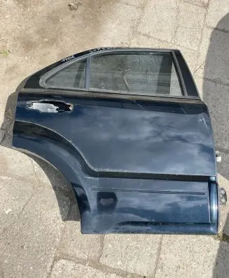 KIA Sorento Rear door