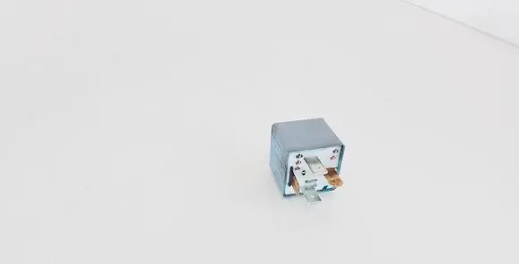 Volkswagen PASSAT B5 Other relay 899512000