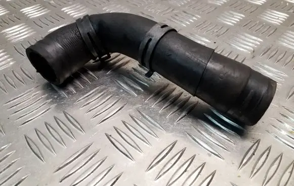 Volkswagen Touran II Engine coolant pipe/hose