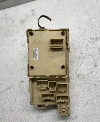 Toyota Avensis Verso Fuse module 8922144050