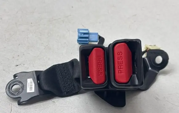 Subaru Crosstrek III Rear seatbelt buckle 6556231