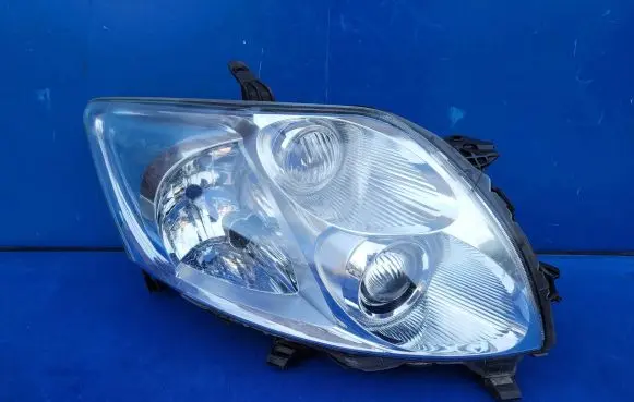 Toyota Auris 150 Headlight/headlamp 8111002470