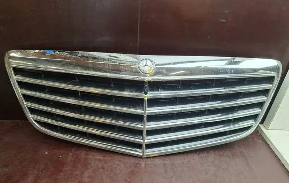 Mercedes-Benz E W211 Front grill A2118801783