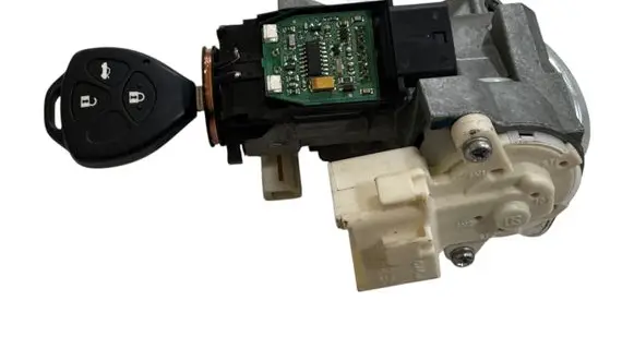 Toyota Avensis T270 Ignition lock 450200203