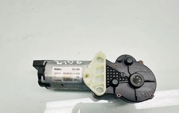 Jaguar XF X250 Seat adjustment motor 82148141 110708B