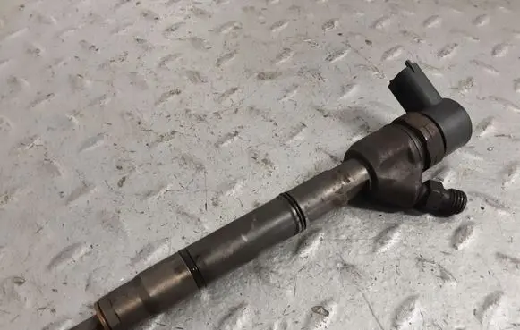 Hyundai i30 Fuel injector 338002A400 0445110256