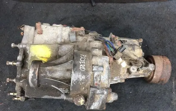 Mitsubishi Pajero Gearbox transfer box case 