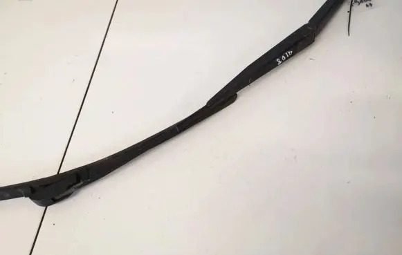 Honda CR-V Front wiper blade arm