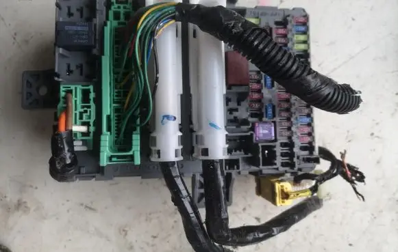 Honda Civic IX Fuse module