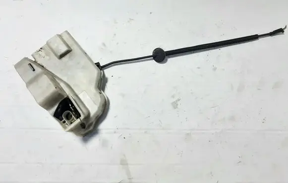 Volkswagen Touran I Coupe door lock (next to the handle) 
