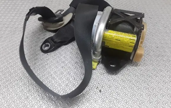 Toyota Avensis T250 Front seatbelt