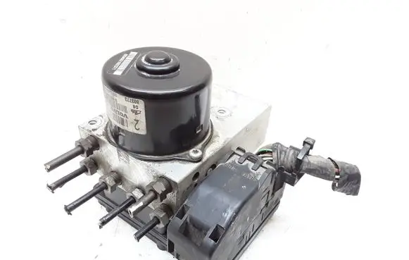 Volvo XC70 ABS Pump 30793445