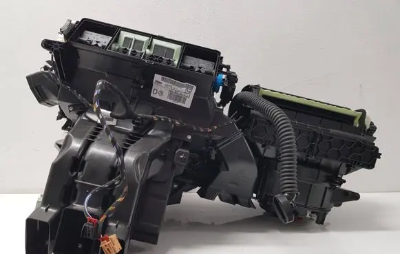 Volkswagen Golf Sportsvan Interior heater climate box assembly 5WB816005F 5Q1819021E 5Q0907521C