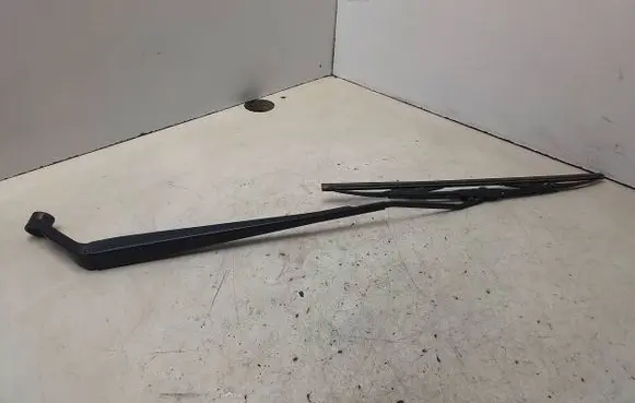 Toyota Avensis T250 Windshield/front glass wiper blade 