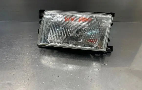 Volkswagen Polo II 86C 2F Headlight/headlamp