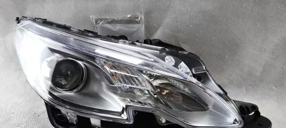 Peugeot 2008 I Headlight/headlamp 9815403080