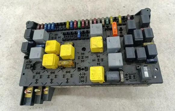 Mercedes-Benz ML W163 Fuse box set 1635450205