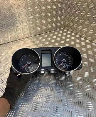 Volkswagen Golf VI Speedometer (instrument cluster) 5K0920870D