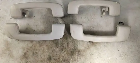 Nissan Qashqai J12 A set of handles for the ceiling 