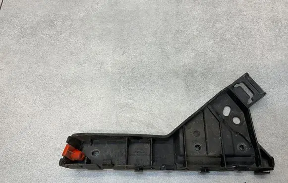 Front bumper mounting bracket