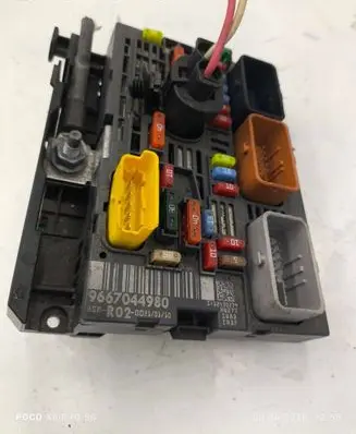 Citroen C4 Grand Picasso Fuse module 9667044980
