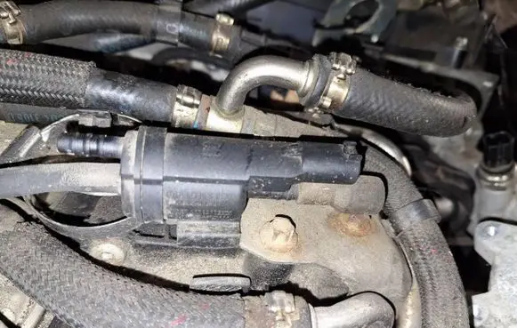 Mercedes-Benz C AMG W204 Turbo solenoid valve 0025601407
