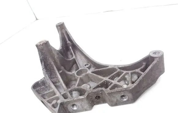 Volkswagen PASSAT B7 Engine mounting bracket 03L199207