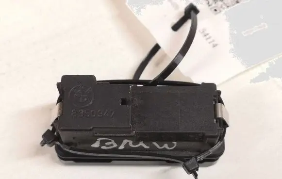 BMW 5 E39 Hazard light switch 8350947