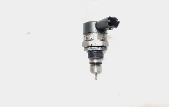 Volvo S80 Fuel pressure regulator 30777576
