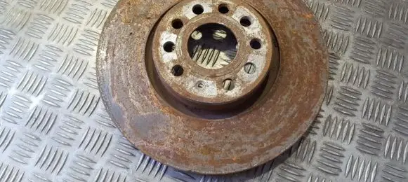 Volkswagen Golf V Front brake disc
