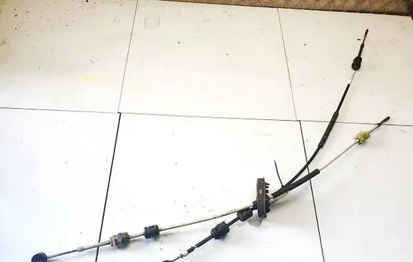 Opel Insignia A Gear shift cable linkage 55560992